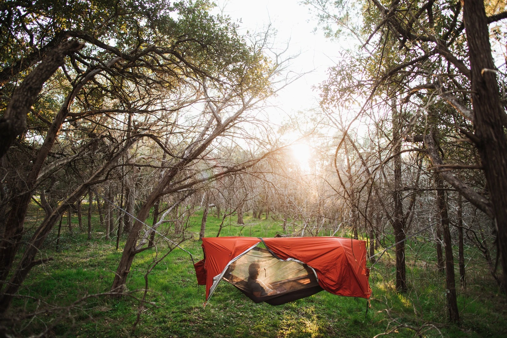 When strapped to the trees, the Kammok Sunda sleeps one person
