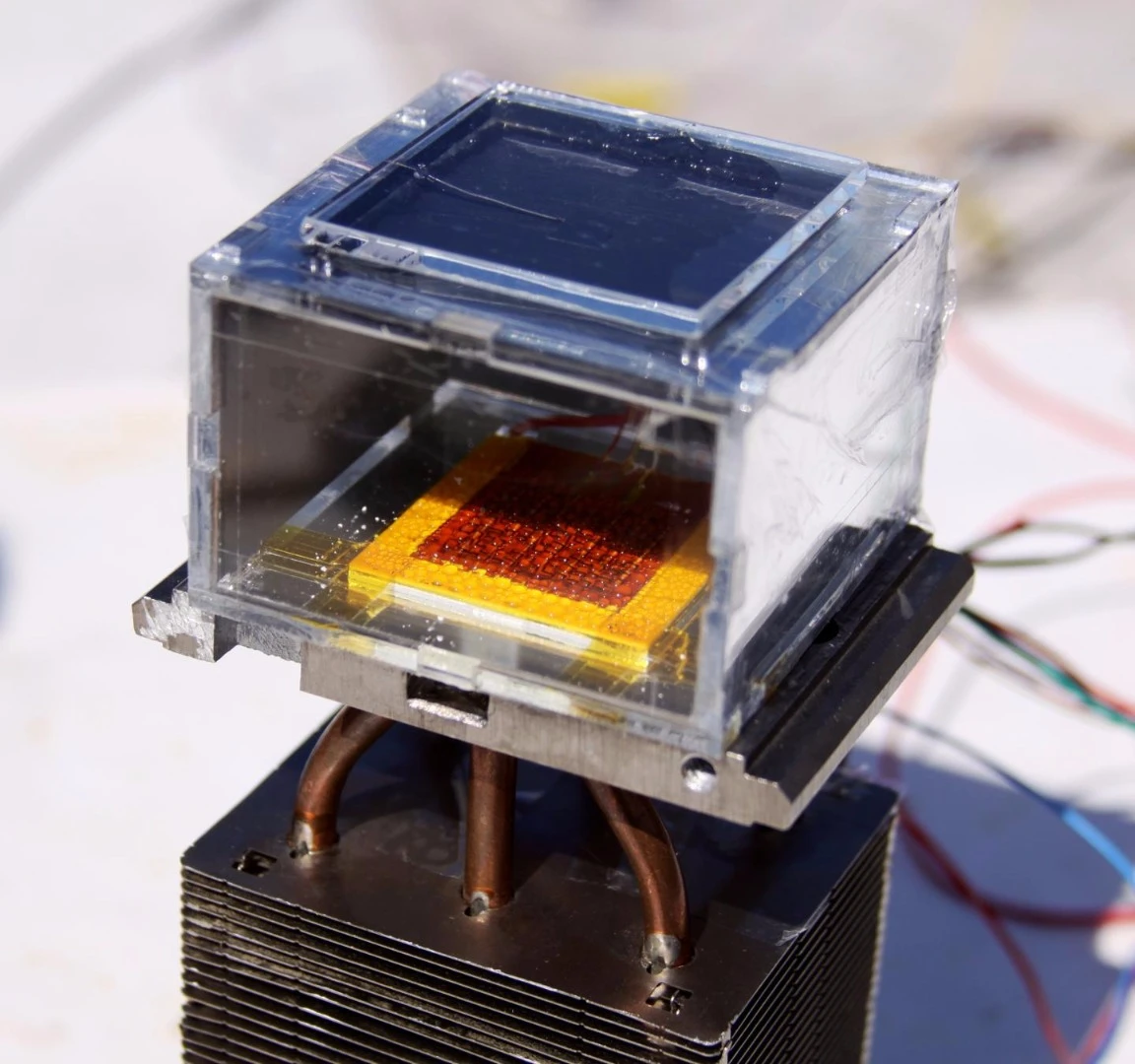 The key component of the solar-powered water harvester is the metal organic framework (in red) that is able to capture water molecules even in low humidity conditions
