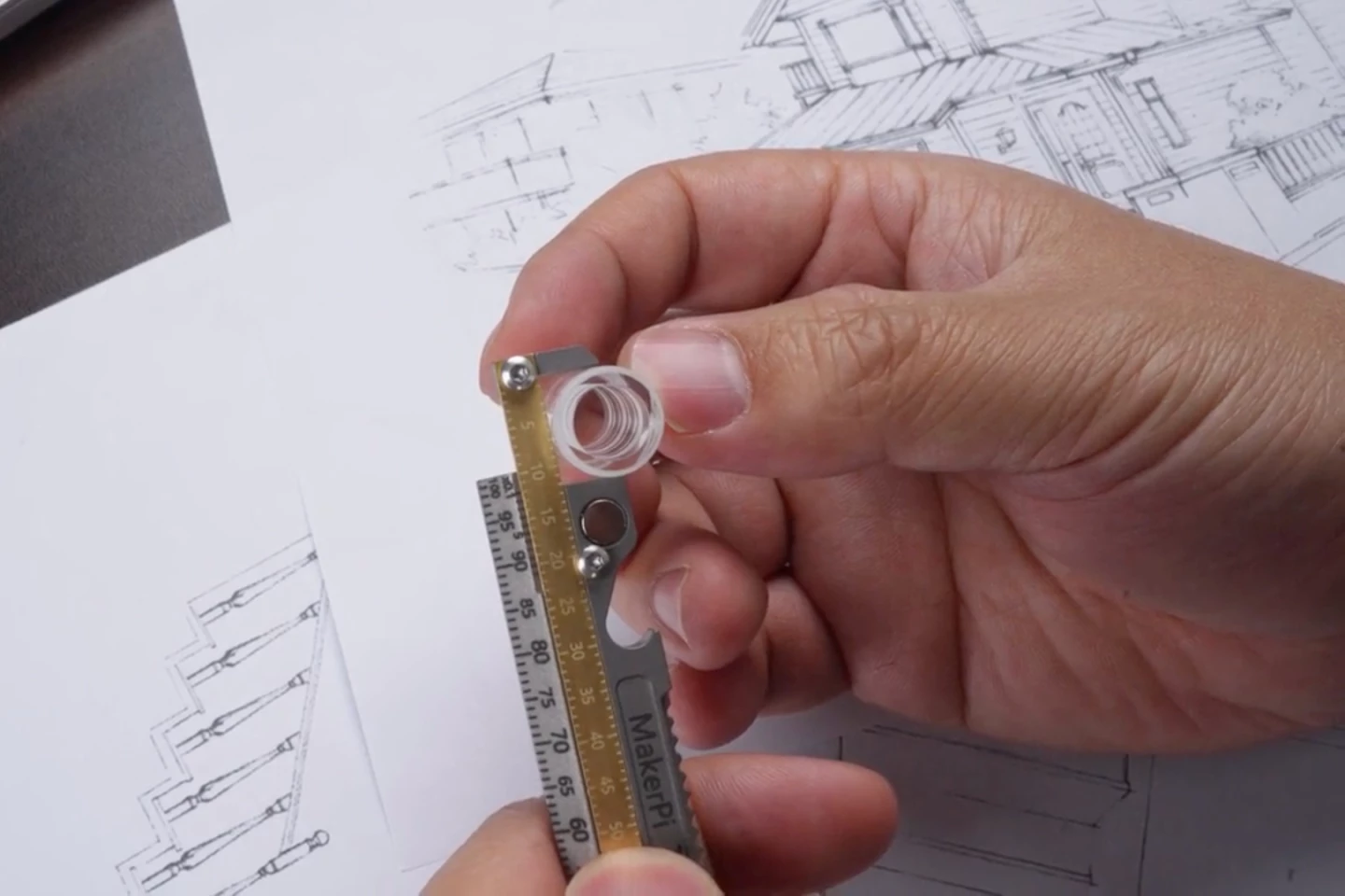 The Tiruler in caliper-measuring action