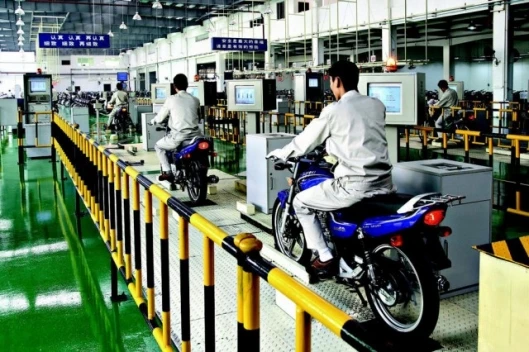 Haojue’s production plants are ultra-modern, spacious and Haojue was awarded the international ISO9000 certification for quality by the internationally recognised German TUV standards organization in 1997.