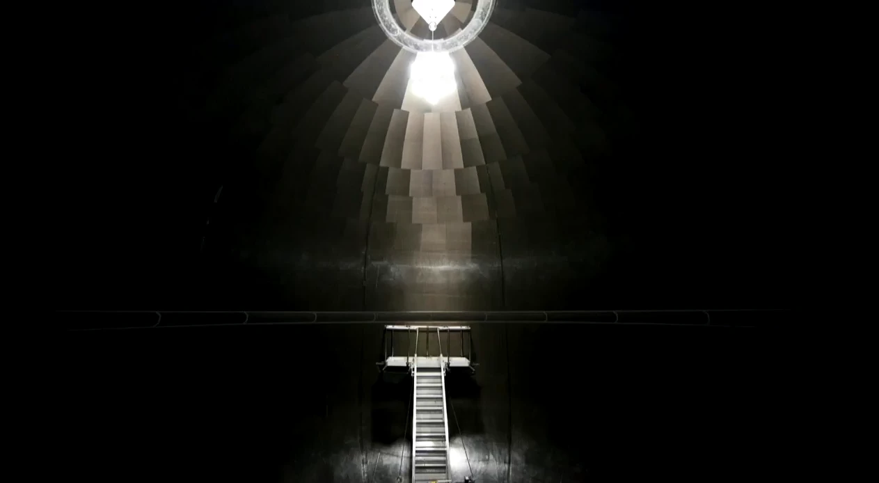 A look inside the fuel tank. While the interior surface looks faceted, Musk said it's actually completely smooth. The effect is created by the carbon fiber from which the tank is made.