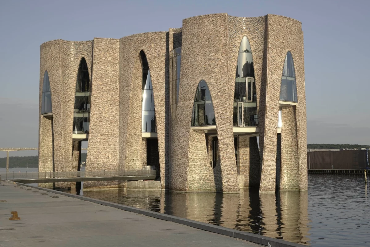 Fjordenhus is topped by a green roof and solar panels