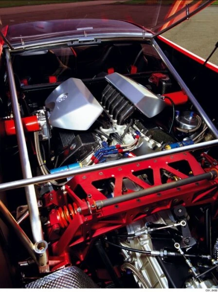 The magnificent W12motor fills the enginebay