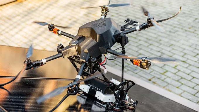 All aspects of the Helios panel-cleaning process are performed autonomously