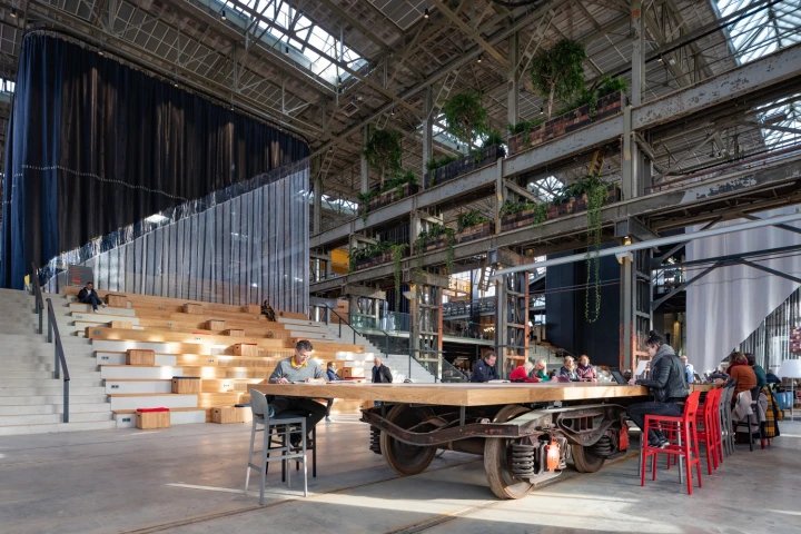 The LocHal Library includes moving tables that are based on old train chassis