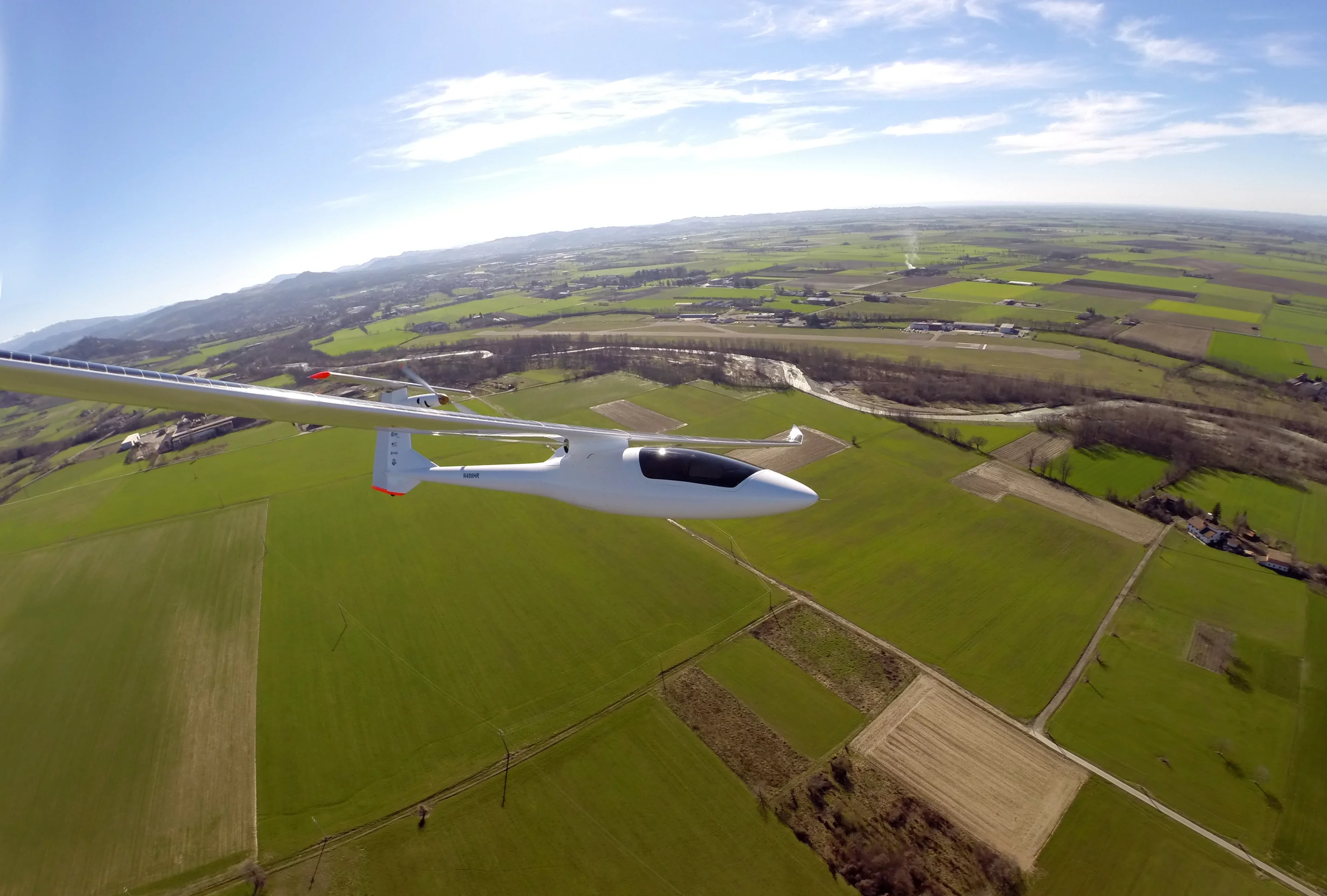 The Sunseeker Duo first caught our attention back in October 2012, when project leader Eric Raymond announced plans to manufacture a solar airplane powerful and aerodynamic enough to carry two people