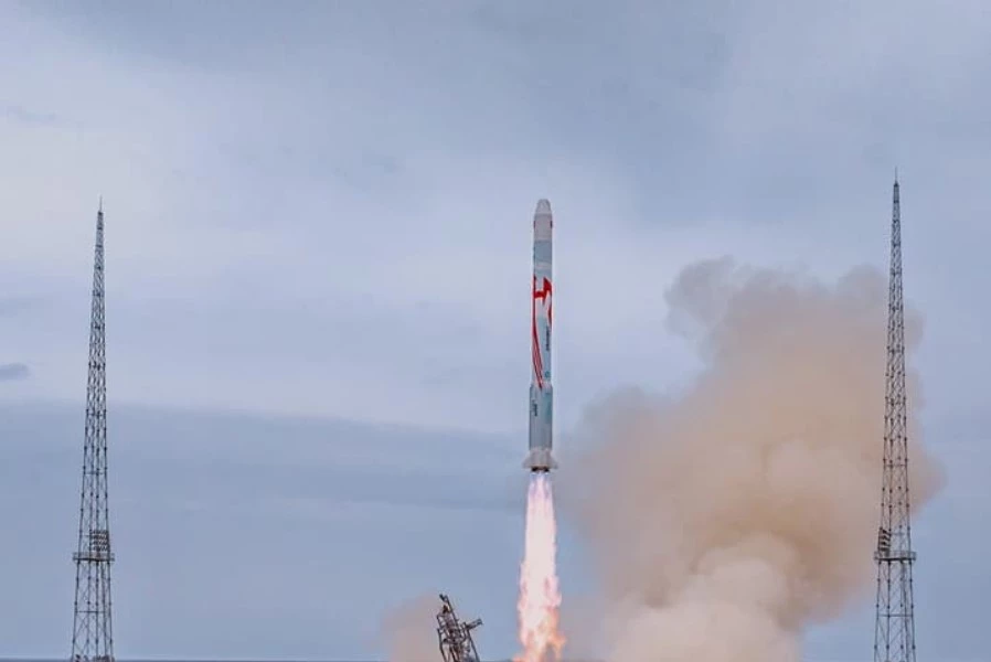 Suzaku-2 Yao-2 lifting off