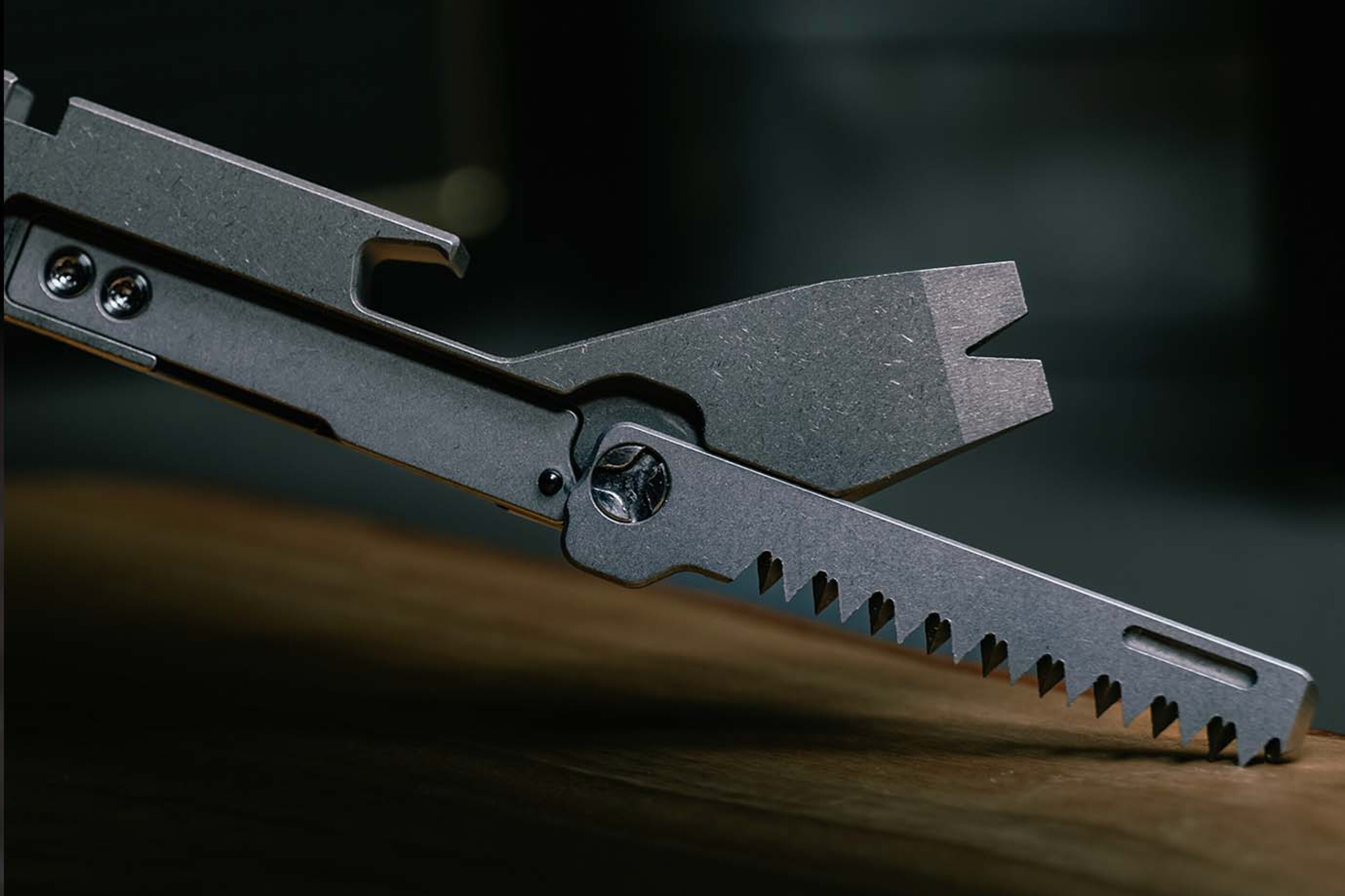 Titanium multitool gets more useful, by sproutin' a saw