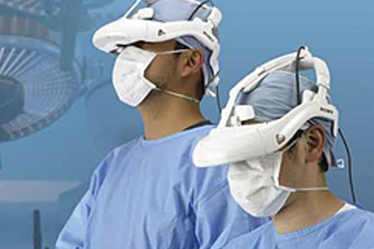 The Sony headset provides surgeons with a 3D image of the inside of the patient