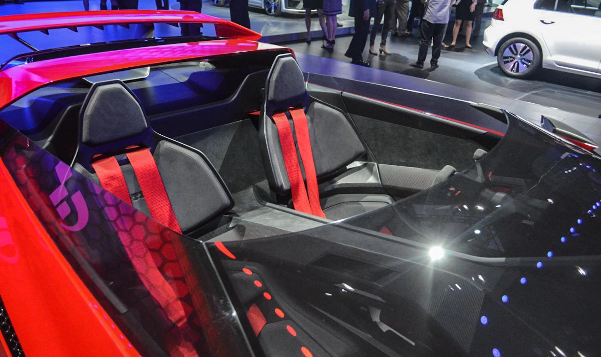 Sport seats and harnesses inside the GTI Roadster (Photo: C.C. Weiss/Gizmag)