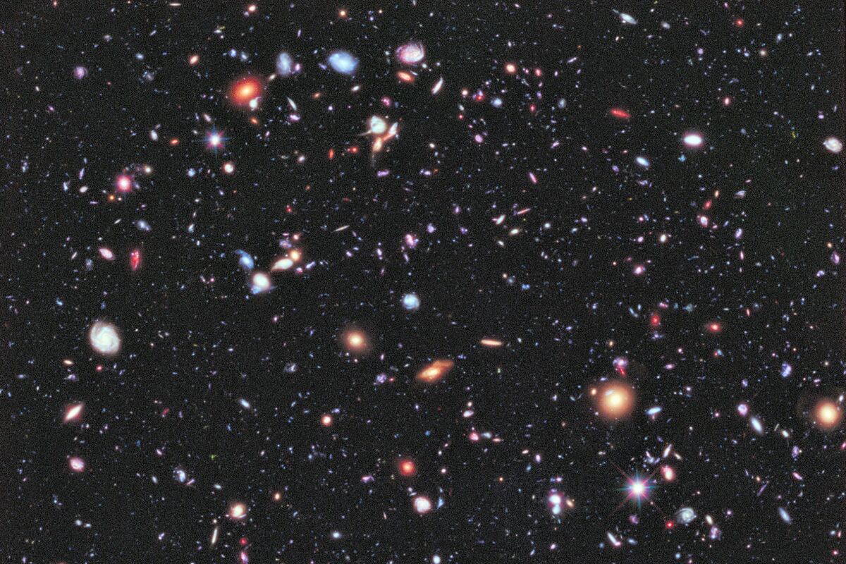 The Universe is big, and so is the challenge of understanding its large-scale structure (Photo: Hubble Ultra Deep Field / NASA; ESA; G. Illingworth, D. Magee, and P. Oesch, University of California, Santa Cruz; R. Bouwens, Leiden University; and the HUDF09 Team)