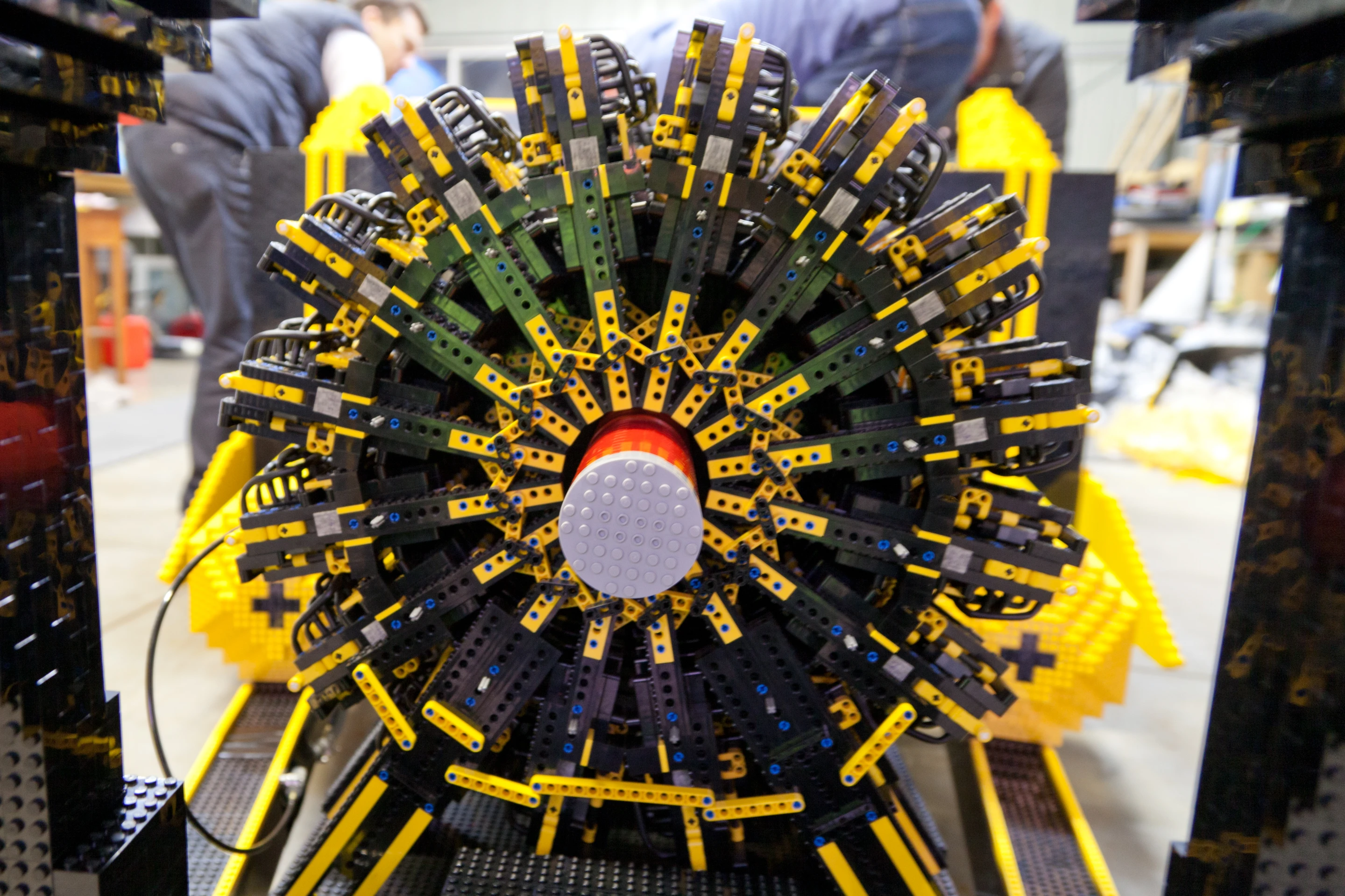 The nose on the 256 pistoned engine looks remarkably similar to a radial engine used in aircraft applications