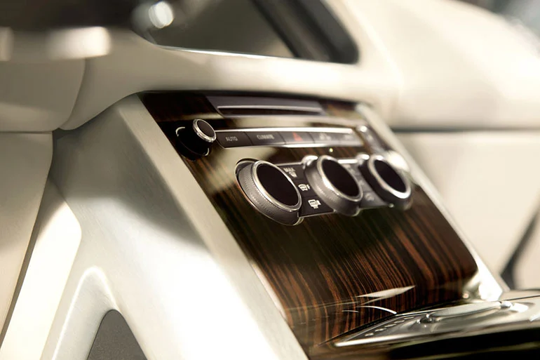 2013 Range Rover interior detail