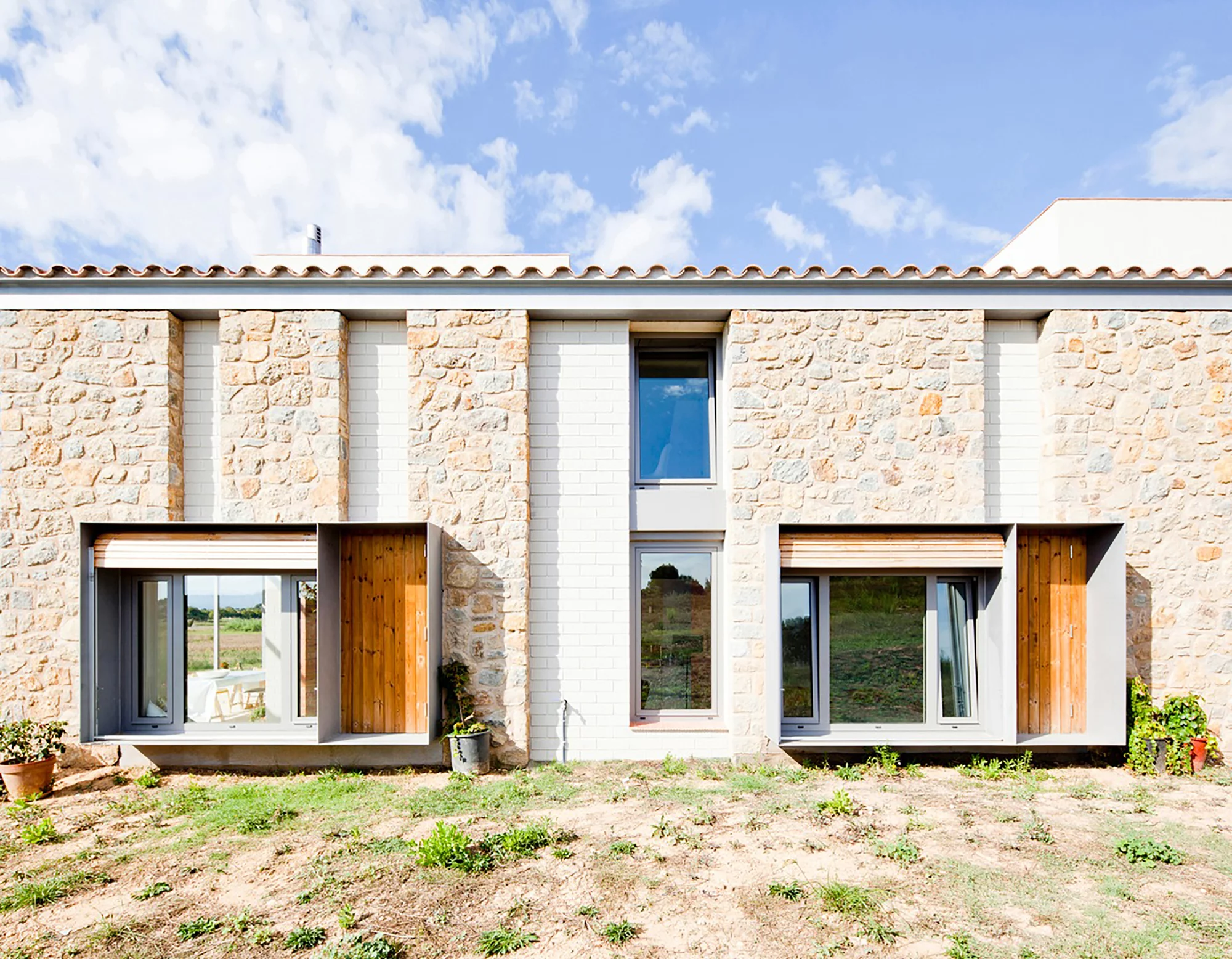 The home does not require air conditioning to maintain a comfortable interior temperature (Photo: Anna & Eugeni Bach)