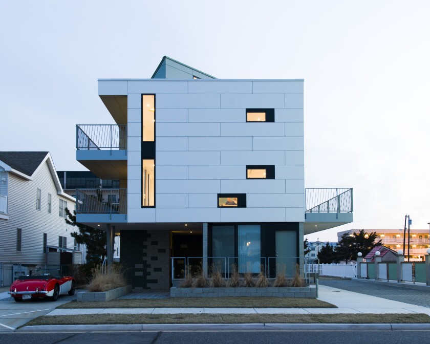 The building is orientated in order to allow the prevailing breeze to pass into the interior (Photo: Pepper Watkins)
