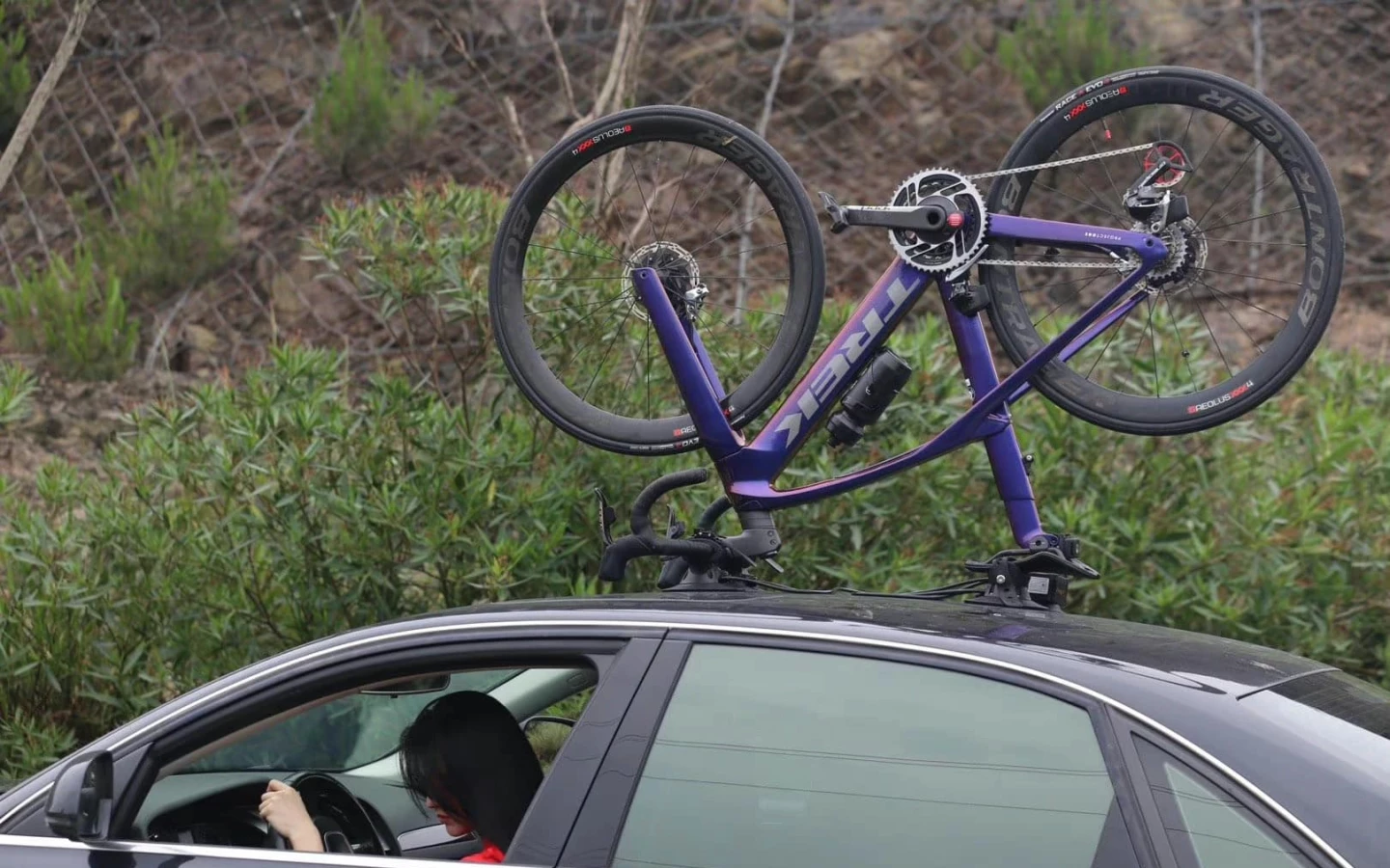 According to Fovno, the cups can be placed on the car first, before loading the bike – although attaching them to the bike first sounds easier