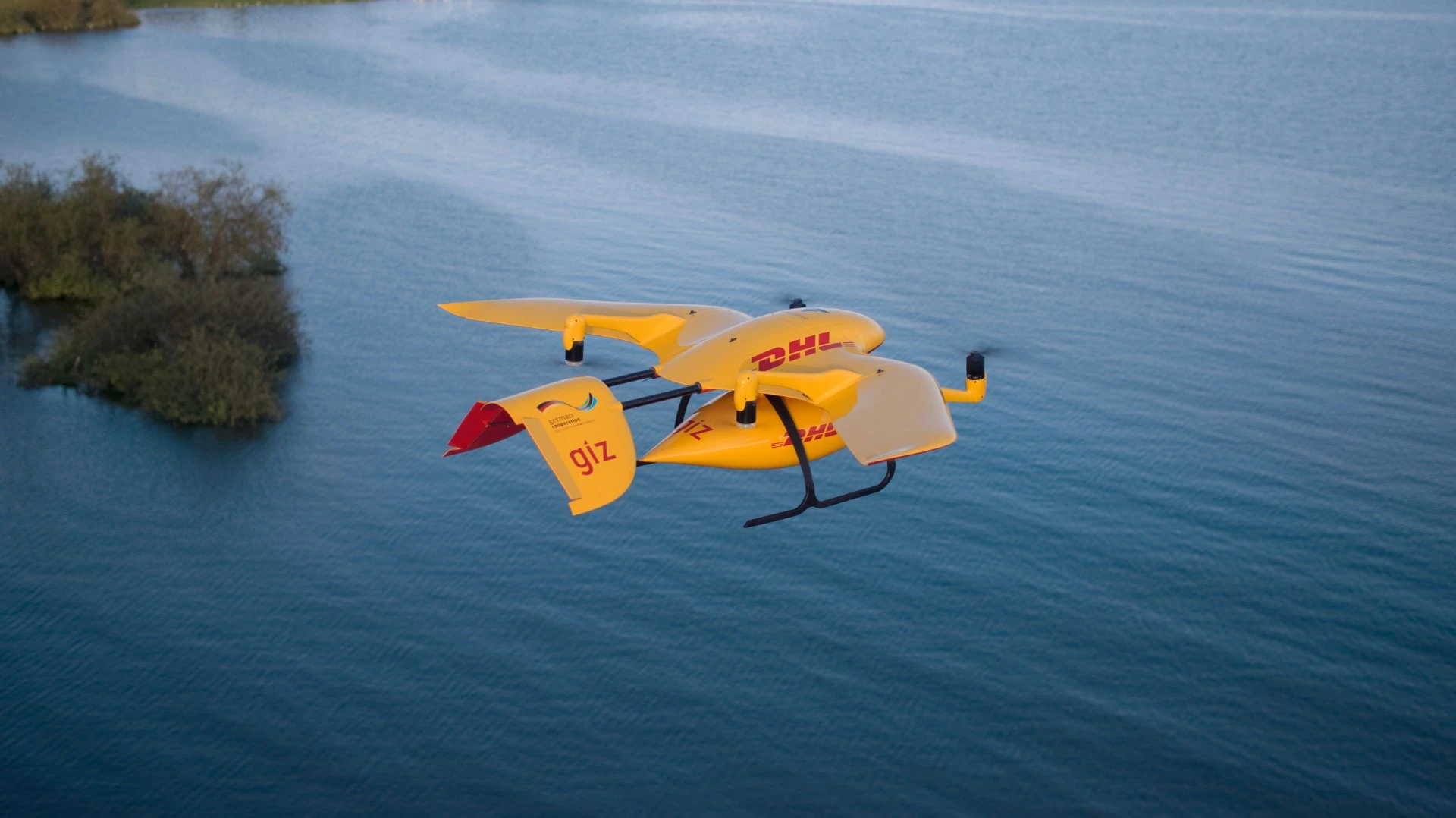 The Parcelcopter 4.0 flies over Lake Victoria