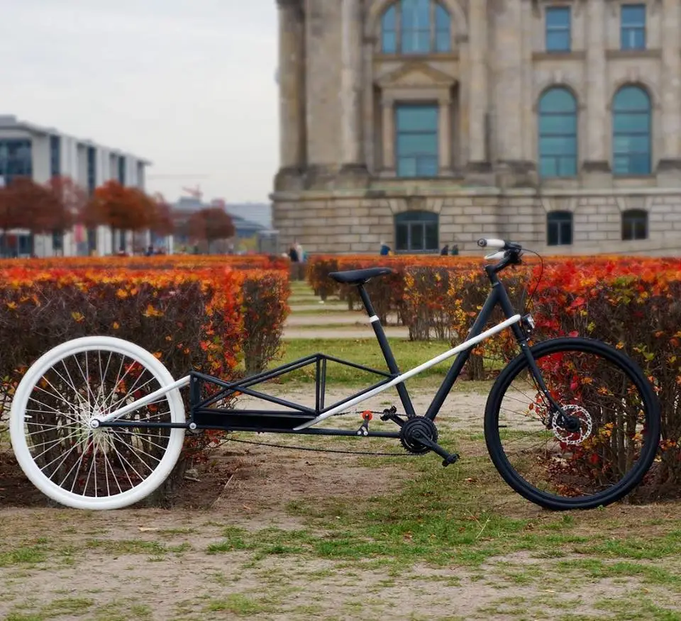 In cargo-bike mode, the Convercycle measures 255 cm (100 inches) in length