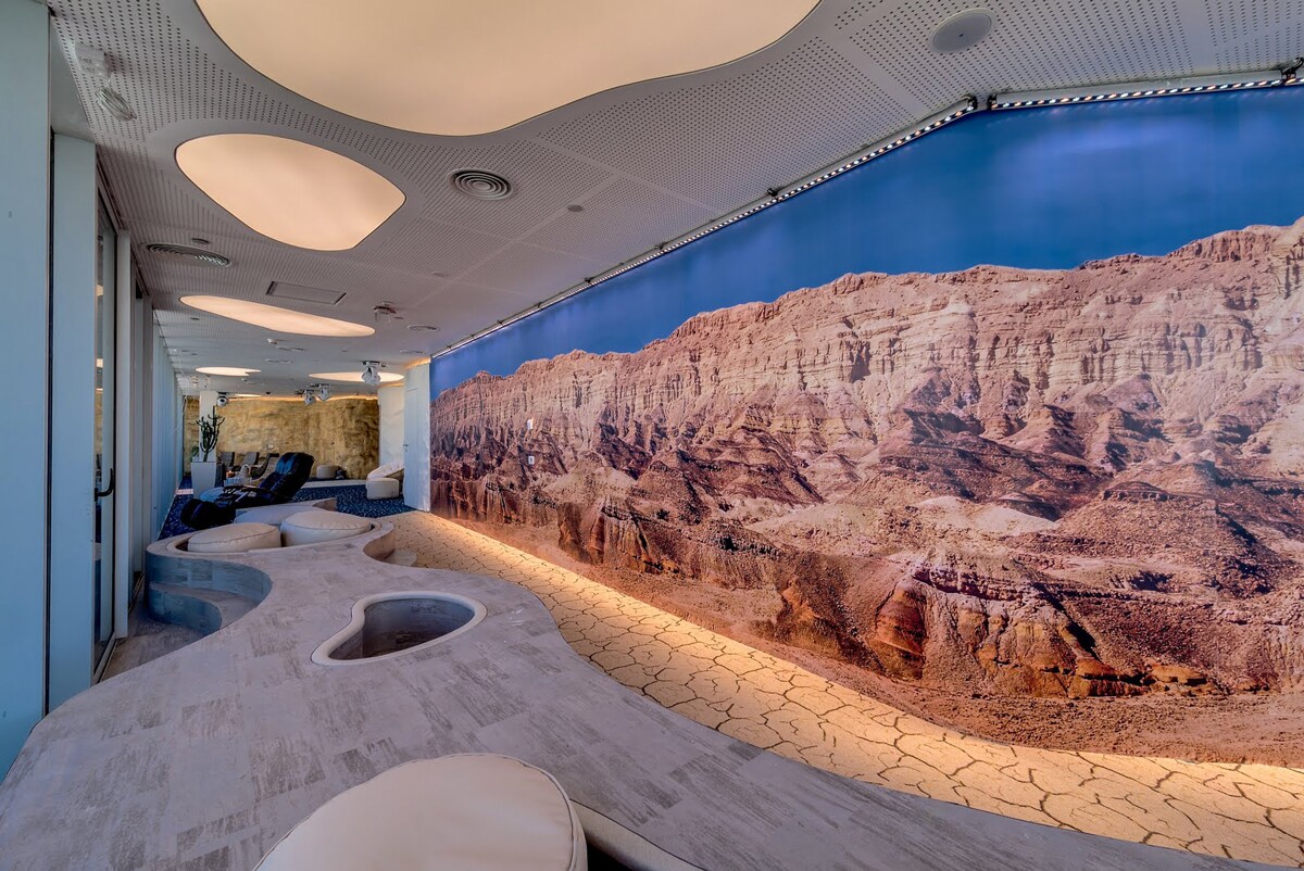 Google's Tel Aviv new office features an indoor desert (Photo: Itay Sikolski)