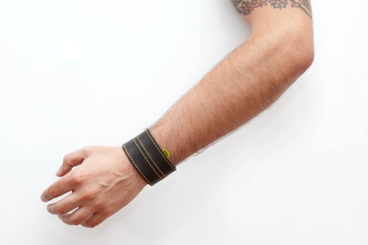 Woolf: vibrating wristband gives bikers the heads-up on speed cameras