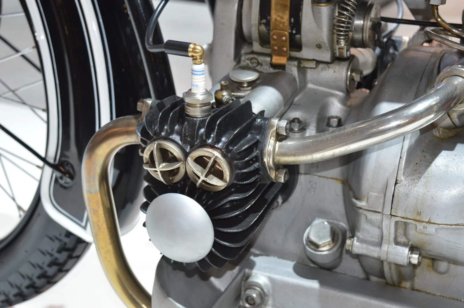 Detail of the left cylinder of the 1923 side-valve BMW R32