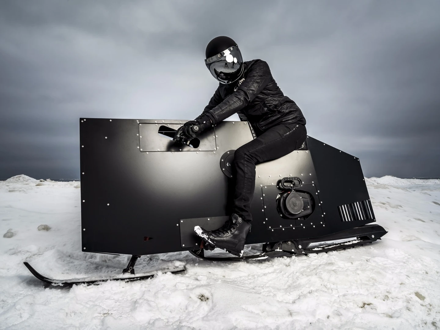 The Snoped is an upright single-track snow-bike