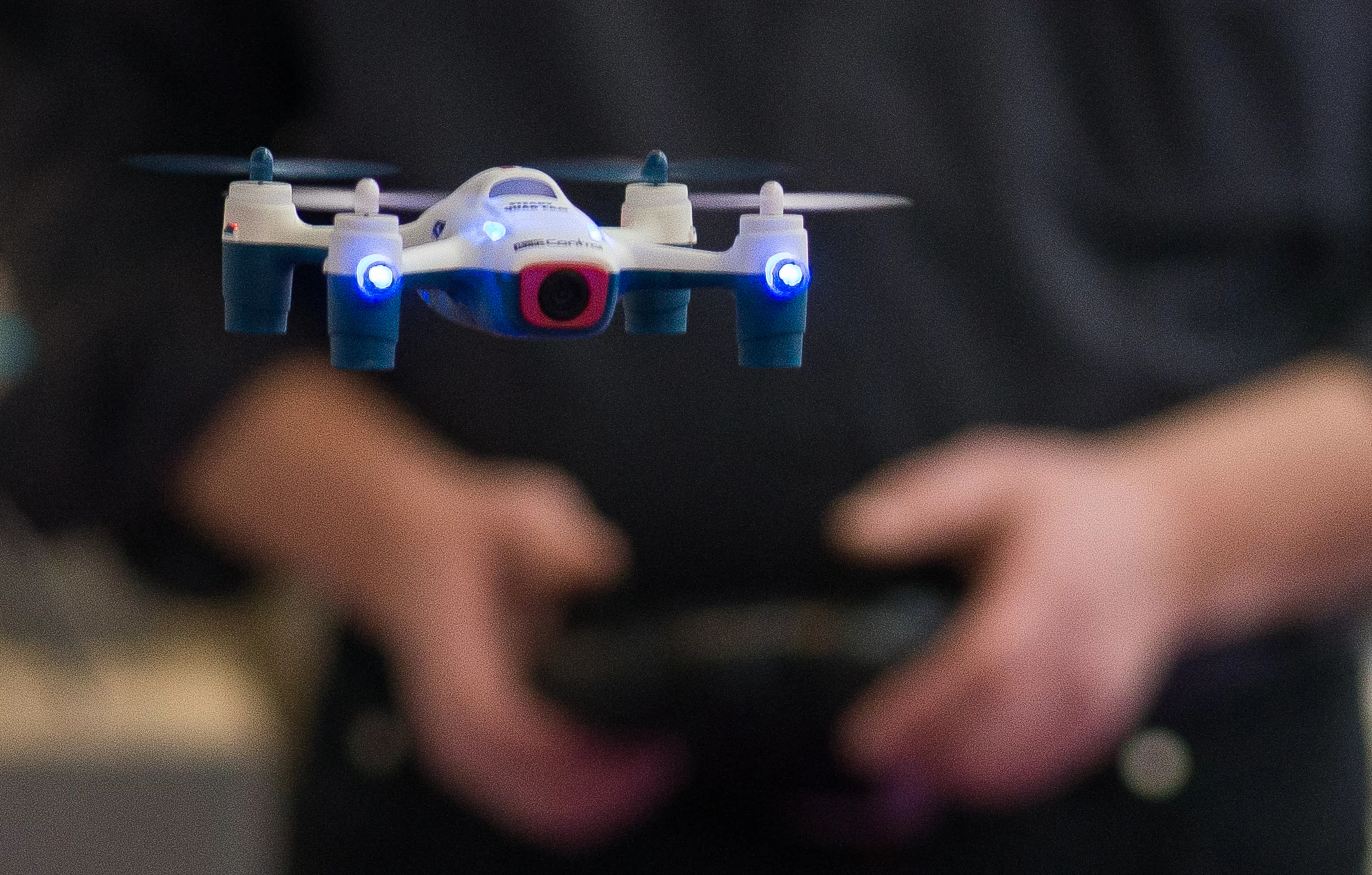 An altitude control assistant makes flying the Revell Quadrocopter Steady Quad Cam easier, and gives more stable footage