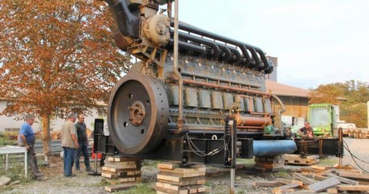 1600 hp monster diesel firing up at Rétromobile 2012