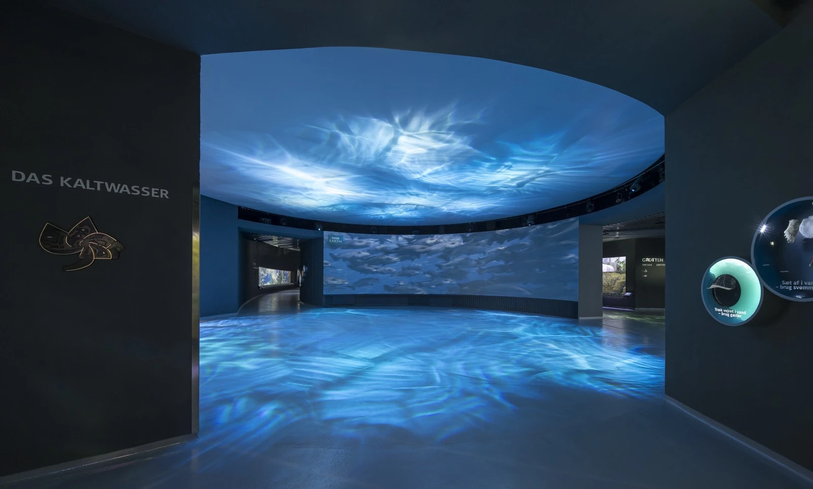 On entering the complex, visitors will first experience a sense of being fully being immersed in an underwater world