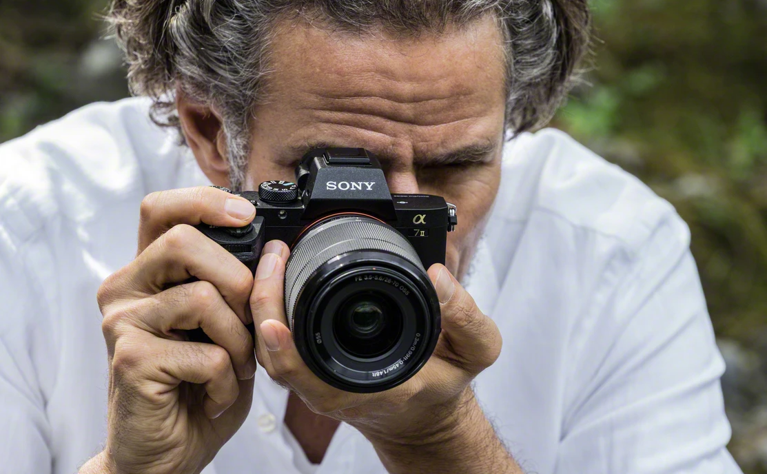 A chunkier grip on the Sony A7 II should make the camera more comfortable to use with larger lenses