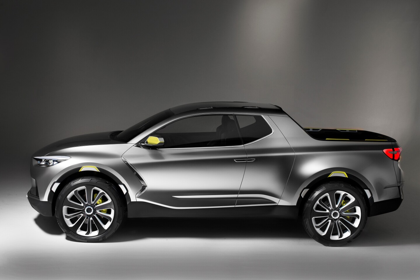 Hyundai's Santa Cruz Crossover Truck Concept boasts extendable bed