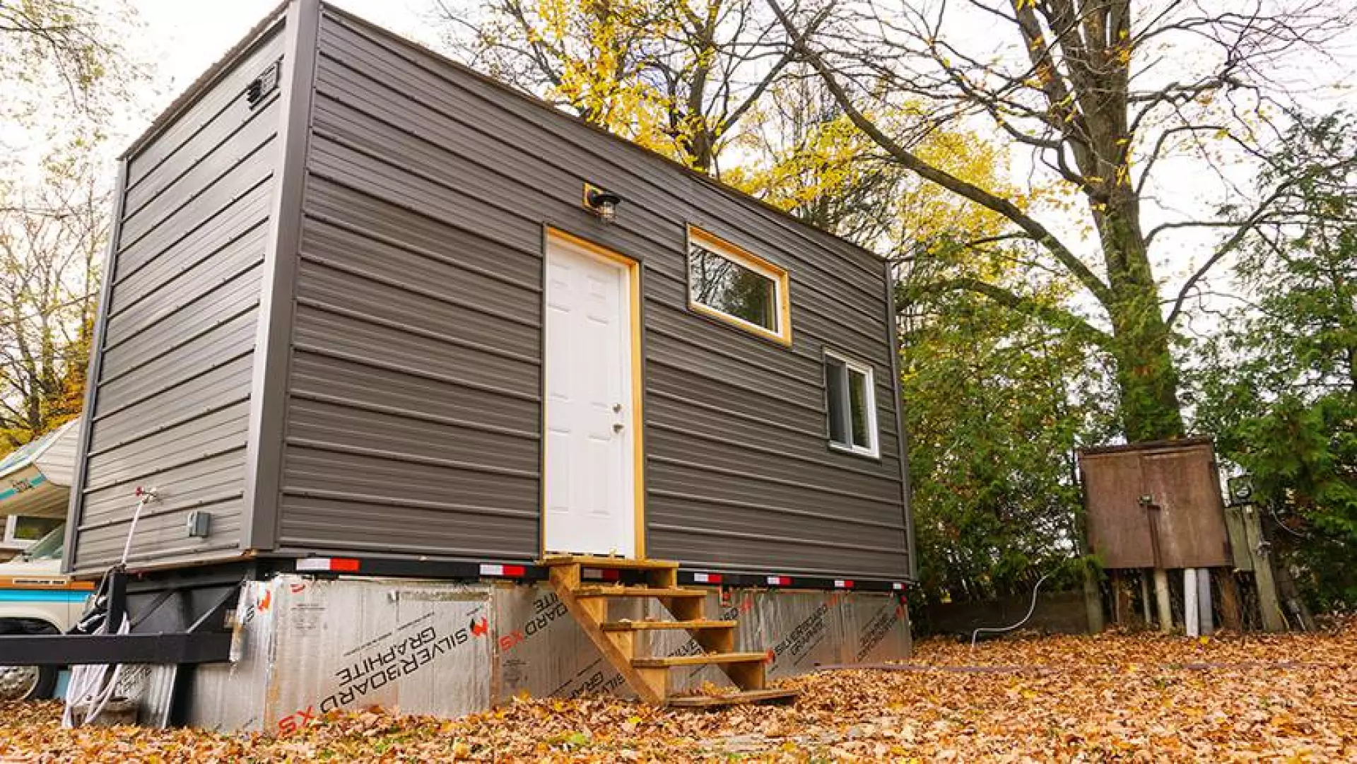 Engineering grad builds Tiny House with an elevator bed for just $15k