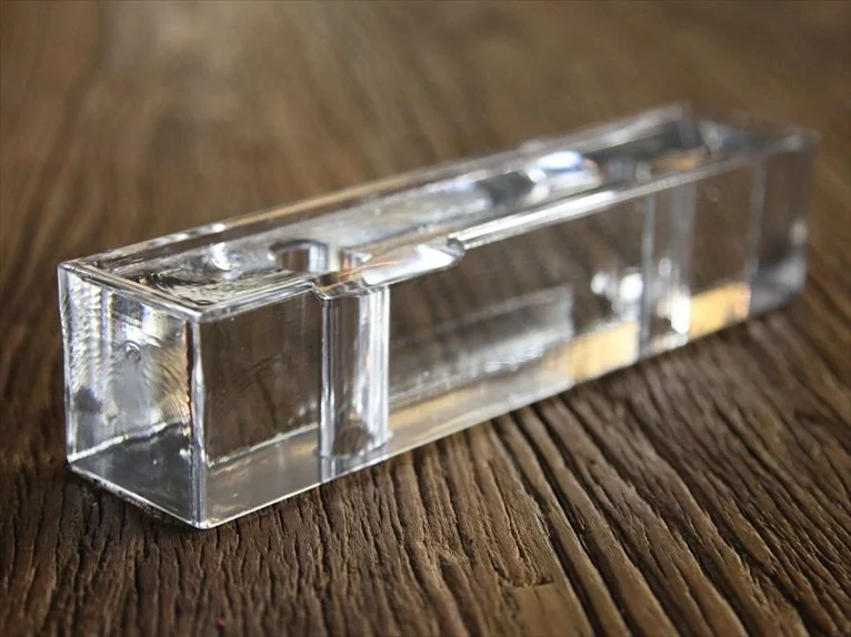 Optical Glass House features a 13 ton (11.7 tonne) facade comprising 6,000 glass bricks