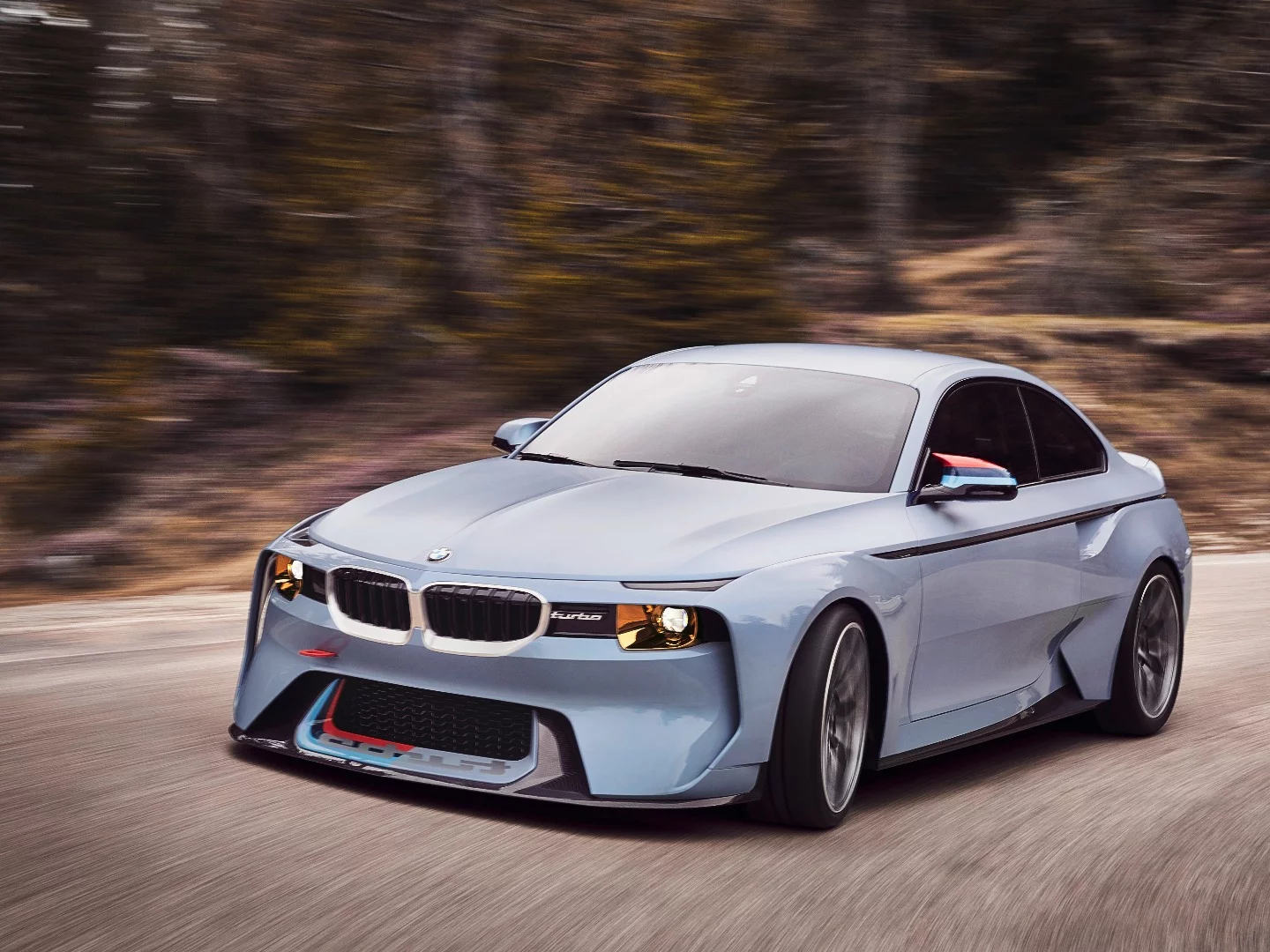 BMW has tried to recreate the original 2002's flared arches on the Hommage