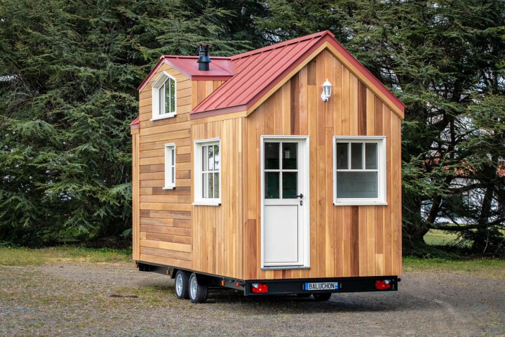 The Hytta is based on a double-axle trailer and has a length of 6 m (20 ft)