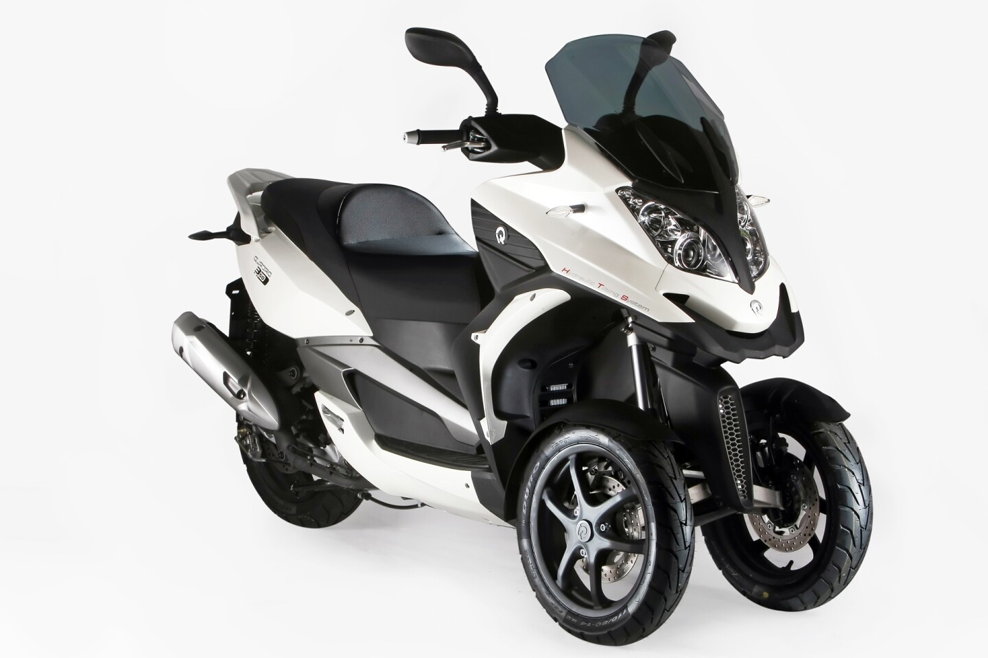The Quadro 350D - 350cc, tilting 3-wheel scooter