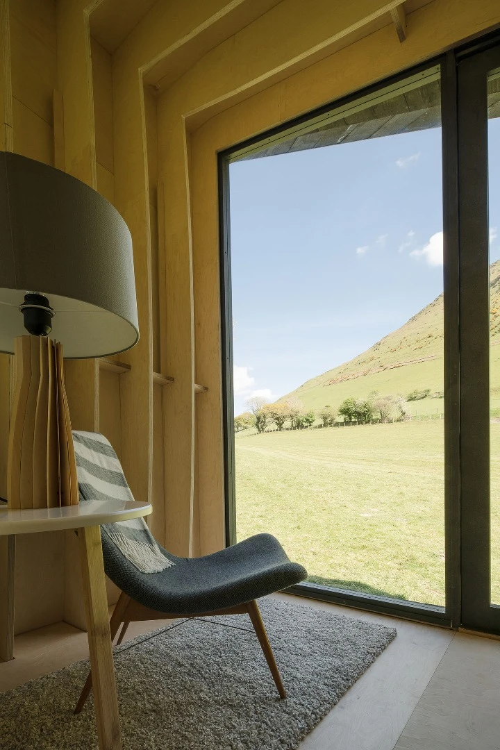 A floor to ceiling glassdoor allows occupants to enjoy stunning views of the surroundinglandscape