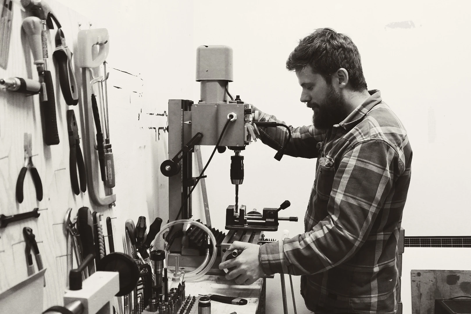 Love Hulten working in his studio