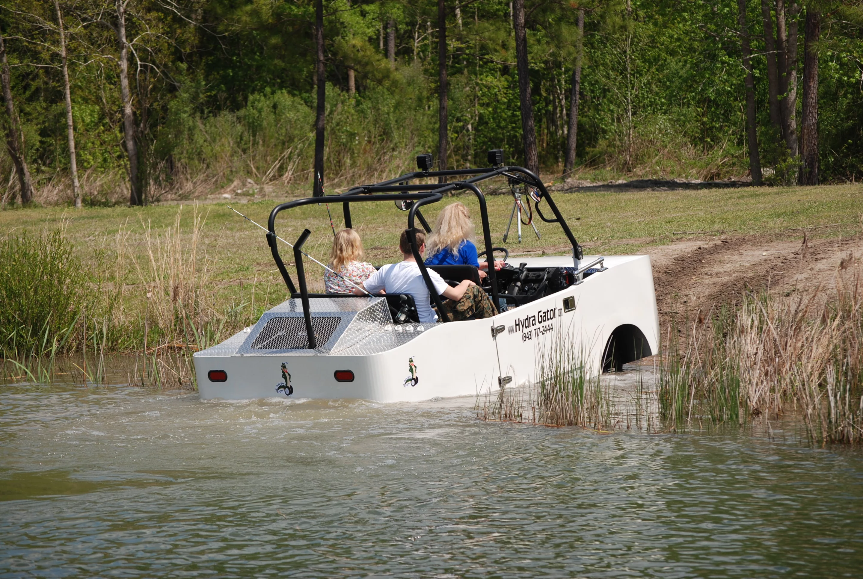 CAMI's new US$60,000 Hydra Gator is a diesel-electric hybrid amphibious vehicle
