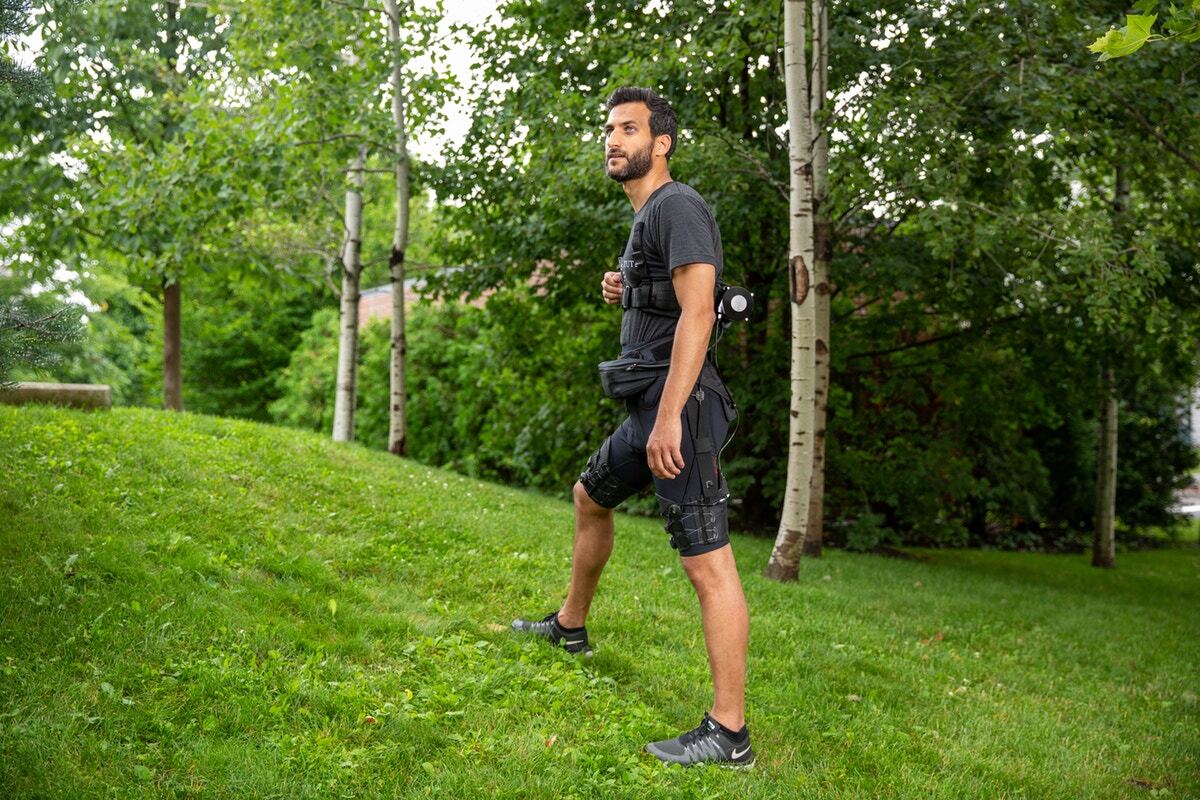 The latest iteration of the soft exosuit detects the transition between ealking and running gaits, and adjusts the gait profile of the mobile actuation system to suit