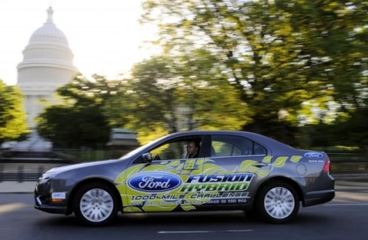 Fusion Hybrid Runs 1445.7 Miles on Single Tank (Photo: Sam VarnHagen/Ford Motor Co.)