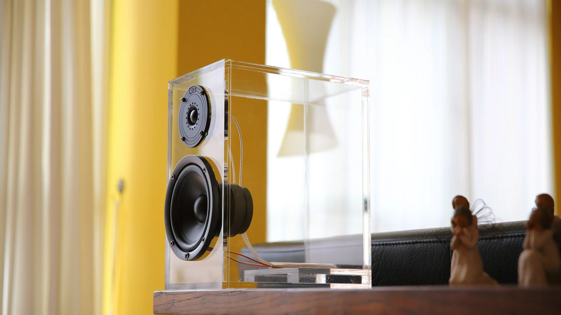 The team behind the ONEclassic asserts that DECT speakers can perform just as good as – if not better than – traditional wired sets