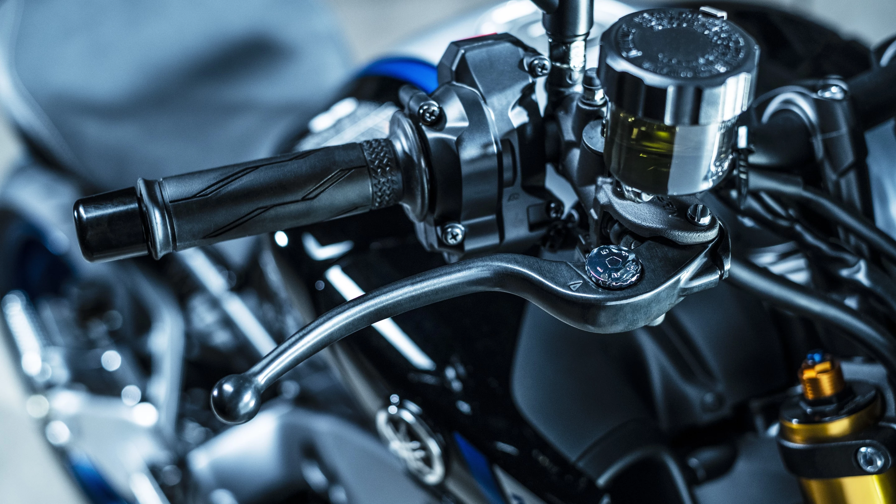 Back levers are another exclusive feature of the 2021 Yamaha MT-09 SP