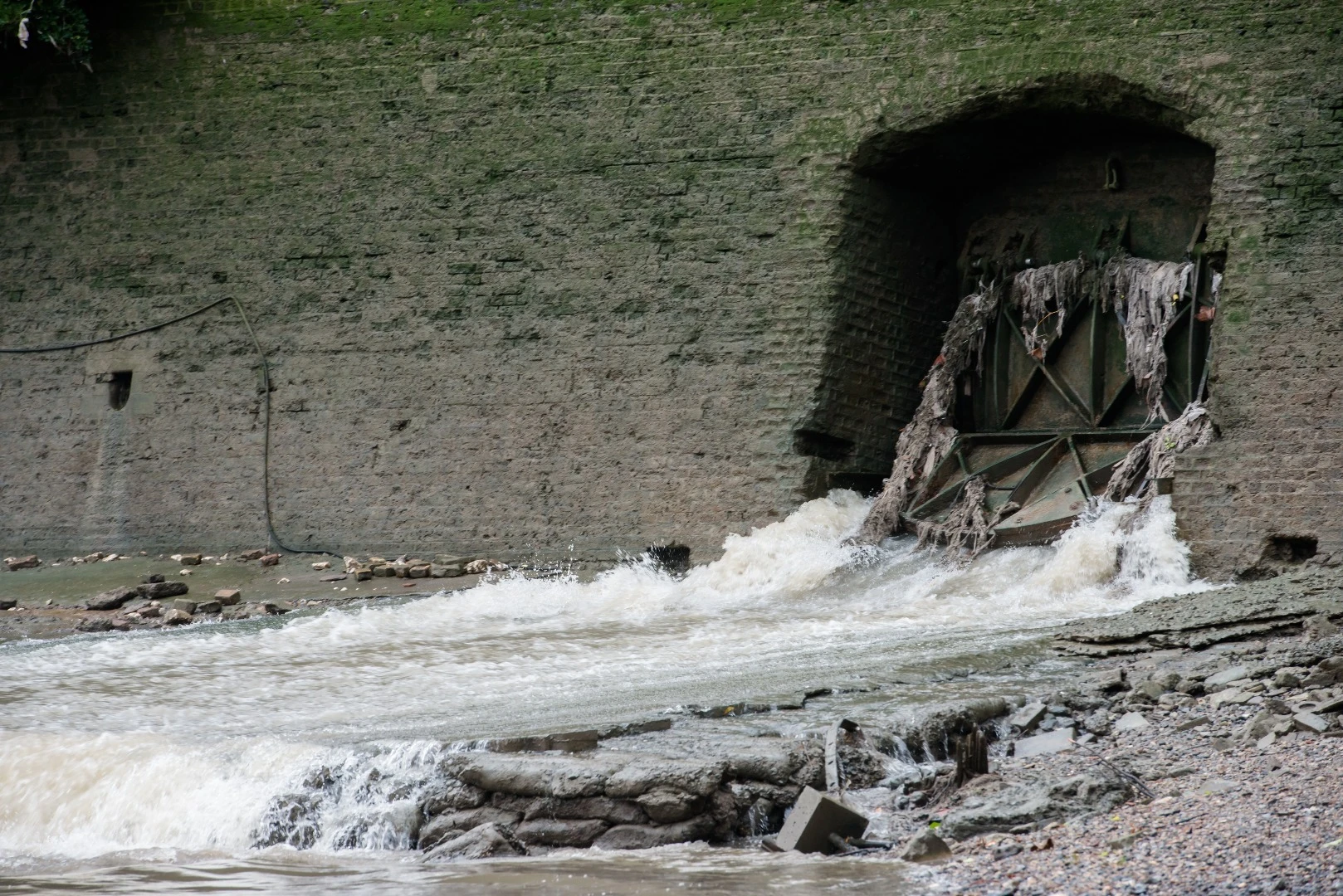 The Combined Sewage Overflows currently discharge over 39,500,000 cu m (1,400,000,000 cu ft) of sewage into the River Thames each year
