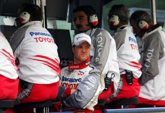 Ralf watches the numbers in practice