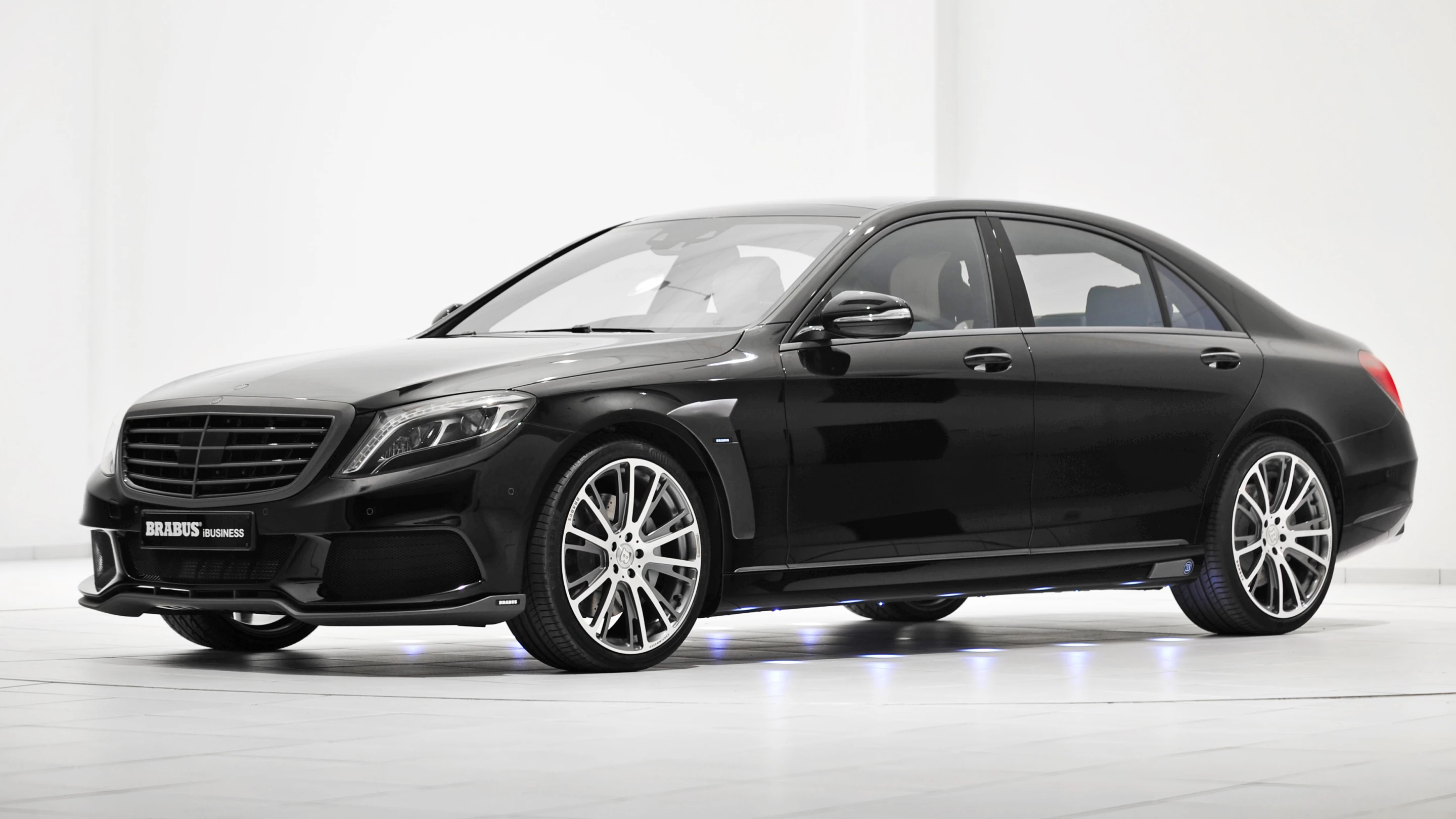 The Brabus 850 Biturbo iBusiness is the fastest office on wheels in the world, with 850 hp, 1,450 Nm torque and a top speed of 350 km/h.