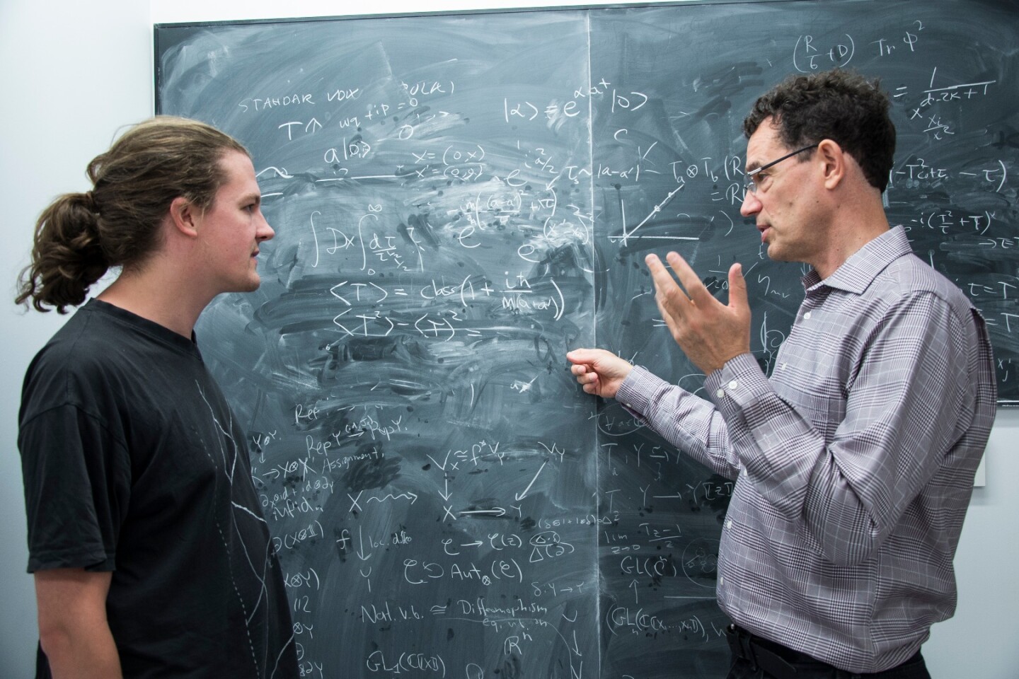 Dr Gielen (left) and Dr Turok (right) discussing the Big Bounce model