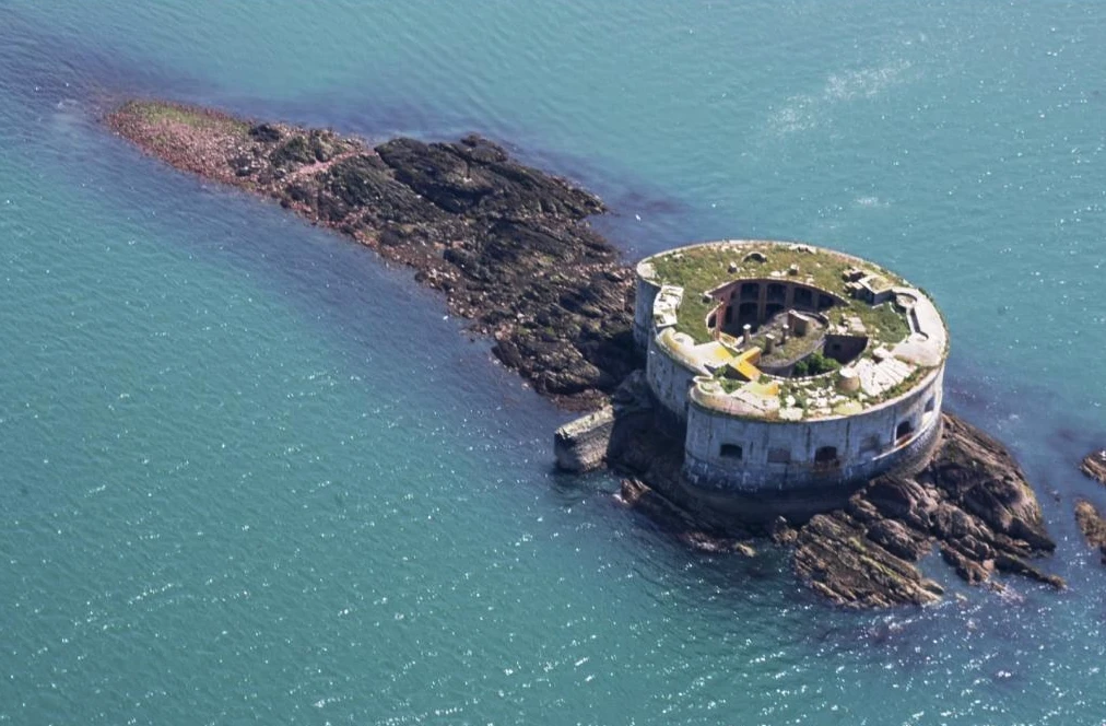 Stack Rock Fort will set you back £400,000 (roughly US$535,000)