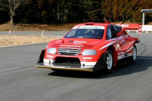 Right- or left-hand drive doesn't make much sense at a hill-climb, so Monster sits dead centre in the car