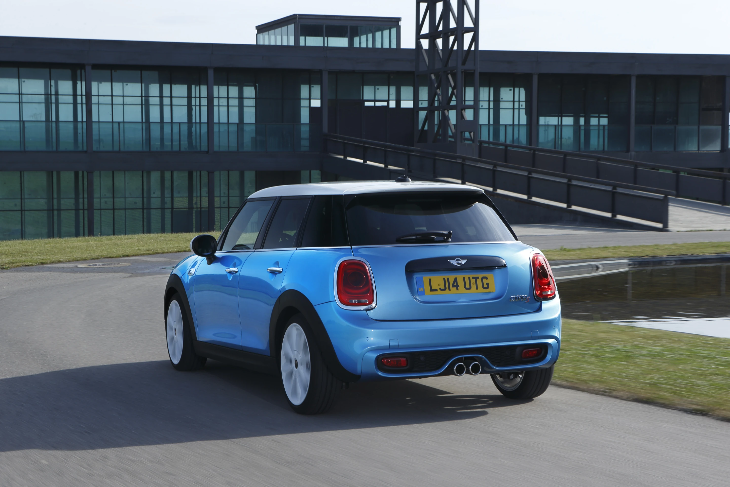 Rear view of the 5-door Mini Cooper S
